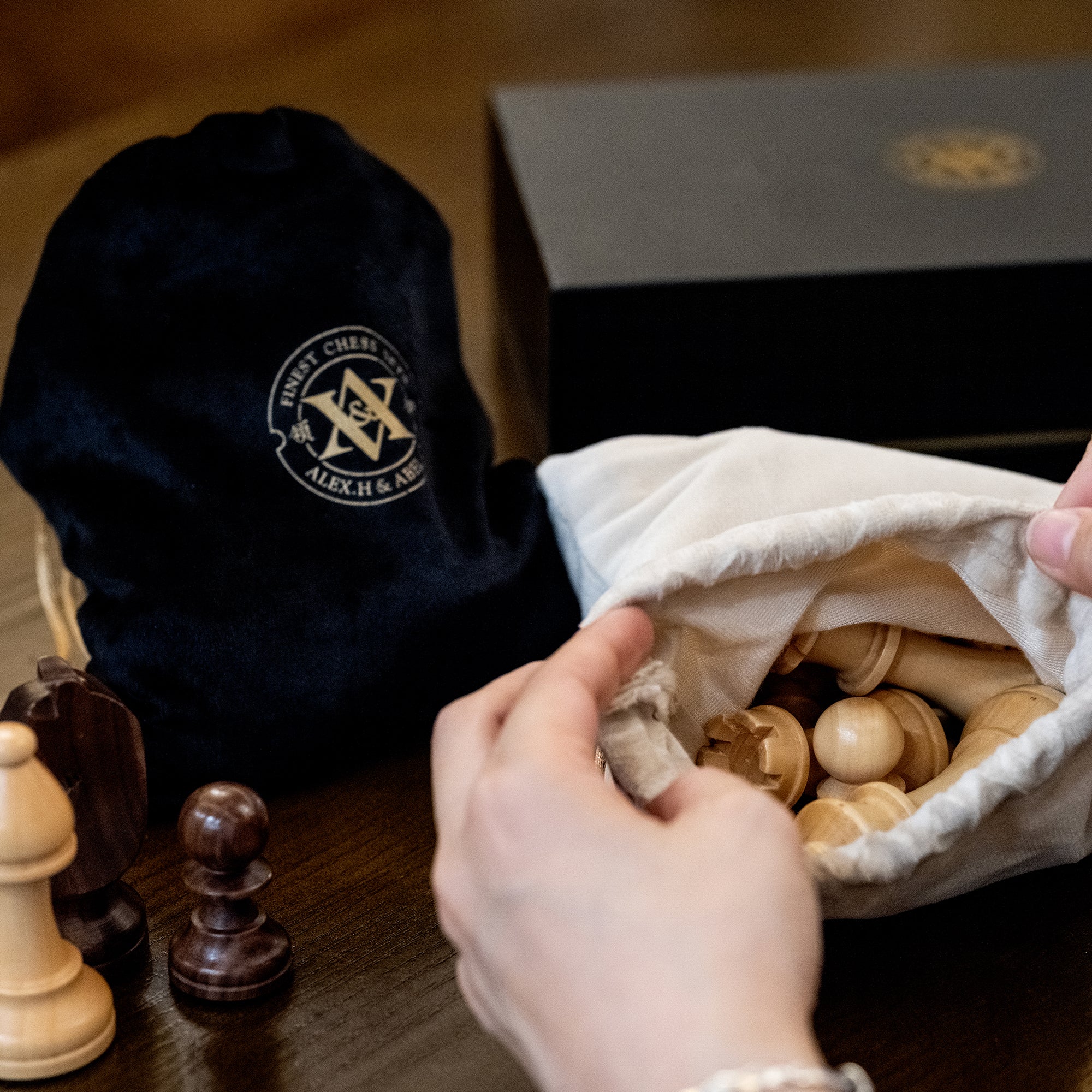 A&A Staunton-Schachfiguren aus Walnussholz – Königshöhe 9,5 cm