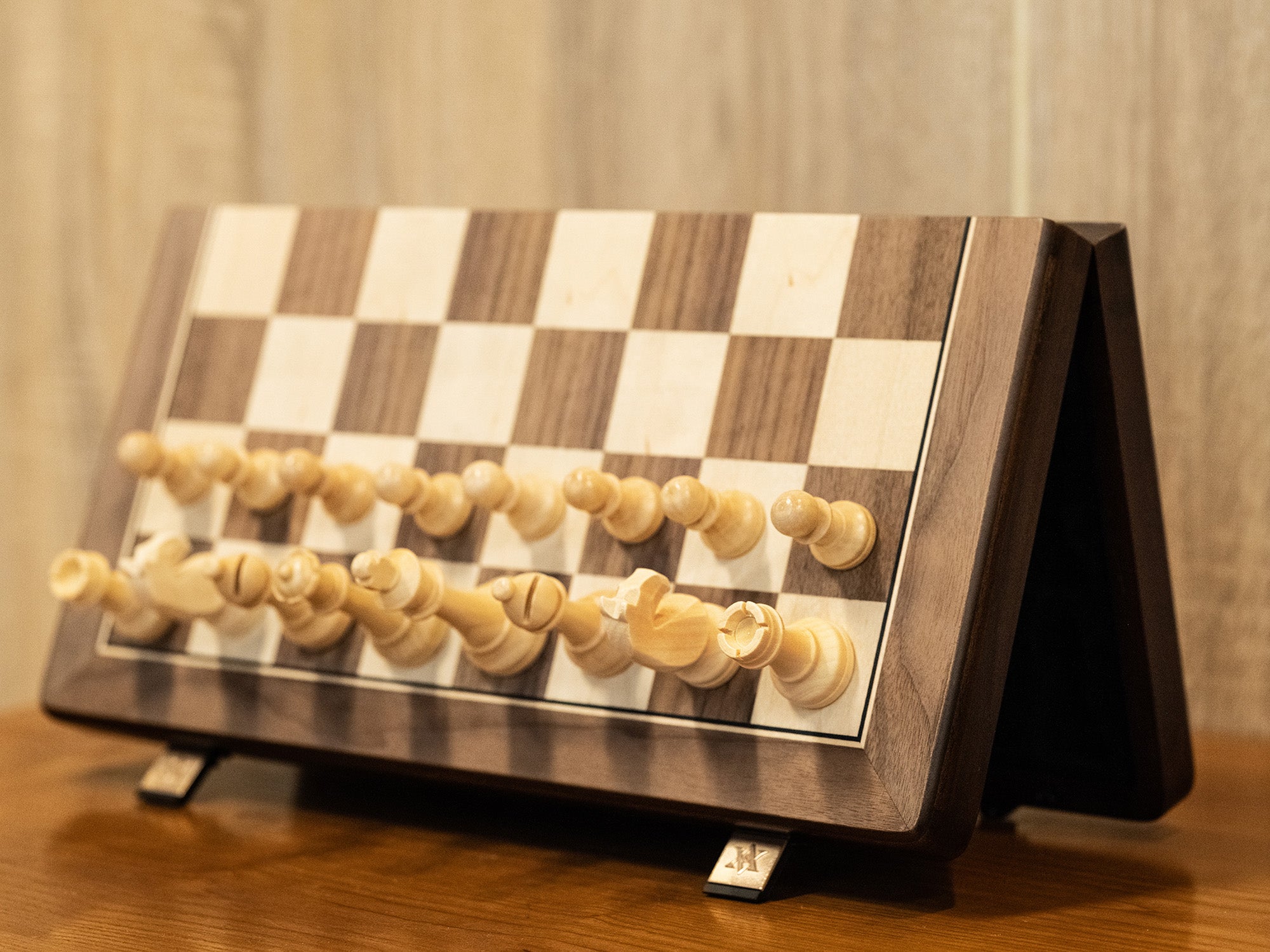 A&A 15" Juegos de Ajedrez Plegables de Madera con Acabado en Nogal Magnético